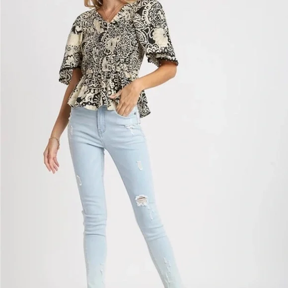 Umgee Black and Cream Floral Blouse - Picture 2 of 5